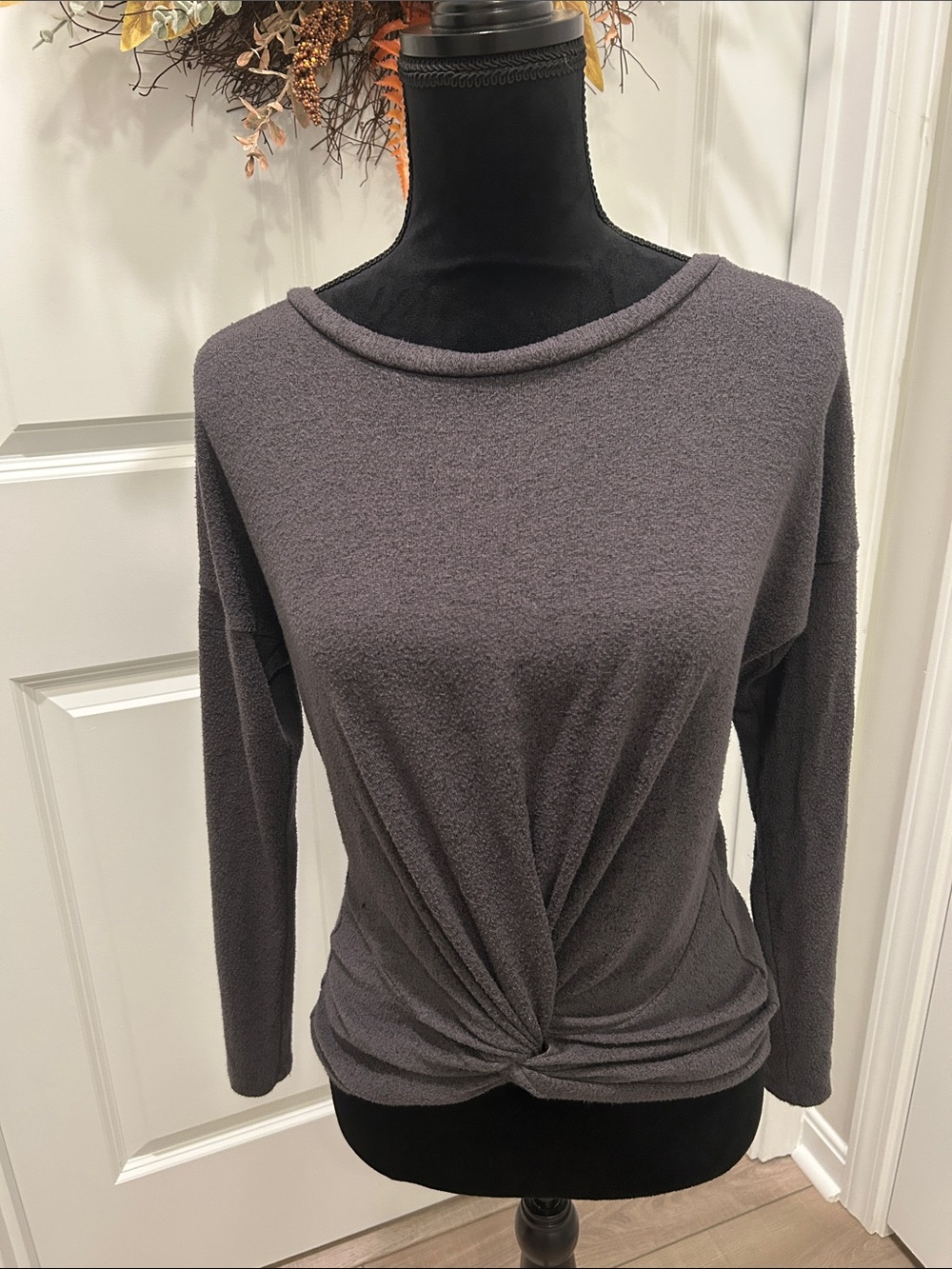 gaze Twist-Front Long Sleeve Top - Charcoal Gray Size XS